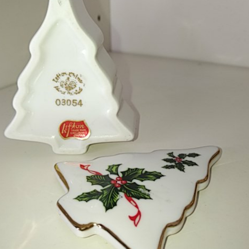 Vintage Lefton China Christmas Tree Trinket Box w/Mistletoe Detail #03054 - Picture 4 of 4